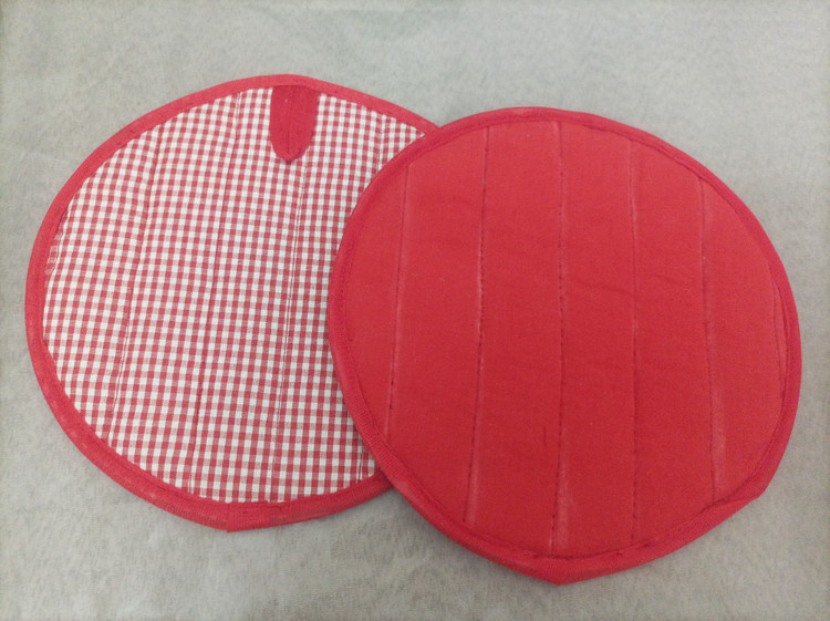 دستگیره دایره ای دو رنگ روی دستگیره پارچه تترون نخ چهارخونه پشت دستگیره پارچه تترون نخ ساده سایز قطر دایره 19
