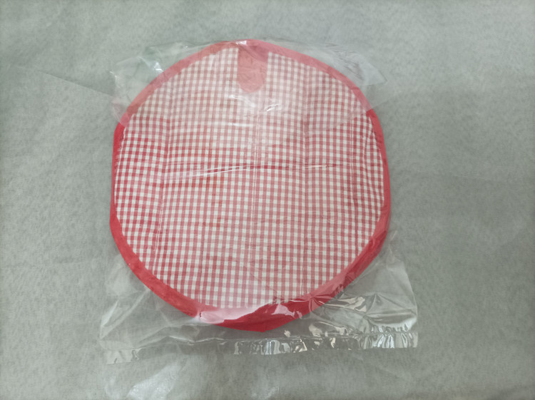 دستگیره دایره ای دو رنگ روی دستگیره پارچه تترون نخ چهارخونه پشت دستگیره پارچه تترون نخ ساده سایز قطر دایره 19